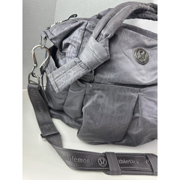 Lululemon Triumph Magnum Nesting Bird Gray Gym School Diaper Duffle Bag Rare HTF - Picture 3 of 16